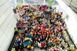 КЫРГЫЗСТАНДЫК ОКУУЧУ КЫЗ EGMO ОЛИМПИАДАСЫНДА КОЛО МЕДАЛЬ ЖЕҢИП АЛДЫ