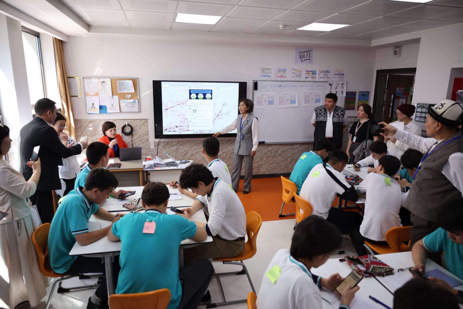 LESSON STUDY: МУГАЛИМДЕР КАНТИП БИРГЕ ӨСӨ АЛЫШАТ? 