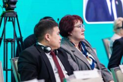 АГАРТУУ МИНИСТРЛИГИ АСТАНАДАГЫ РЕГИОНАЛДЫК САММИТТЕ КЛИМАТТЫК БИЛИМ БЕРҮҮ БОЮНЧА ДЕМИЛГЕЛЕРДИ ТААНЫШТЫРДЫ