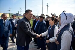 САДЫР ЖАПАРОВ: “2030-ЖЫЛГА ЧЕЙИН МЕКТЕП ТАРТЫШТЫГЫН ТОЛУК ЖОЁБУЗ”