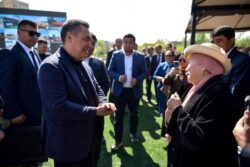 САДЫР ЖАПАРОВ: “2030-ЖЫЛГА ЧЕЙИН МЕКТЕП ТАРТЫШТЫГЫН ТОЛУК ЖОЁБУЗ”