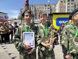 ЖЕҢИШКЕ АРНАЛГАН СЫНАК: ЛИЦЕЙ ОКУУЧУЛАРЫ КҮЧ СЫНАШТЫ