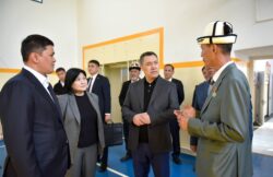 САДЫР ЖАПАРОВ: “2030-ЖЫЛГА ЧЕЙИН МЕКТЕП ТАРТЫШТЫГЫН ТОЛУК ЖОЁБУЗ”