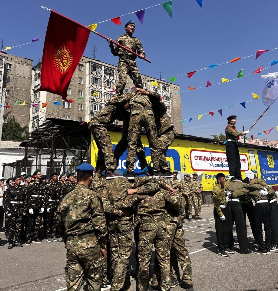 ЖЕҢИШКЕ АРНАЛГАН СЫНАК: ЛИЦЕЙ ОКУУЧУЛАРЫ КҮЧ СЫНАШТЫ