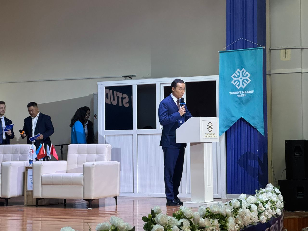  «ЧОГУУ ОКУЙБУЗ, ЧОГУУ ӨСӨБҮЗ»: МУГАЛИМДЕРДИН ТАЖРЫЙБА АЛМАШУУЧУ ИРИ АЯНТЧАСЫ