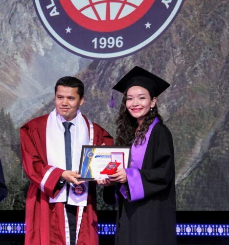 “Ала-Тоодон” АКШга: кыргыз бүтүрүүчүнүн чоң медицинага карай жолу