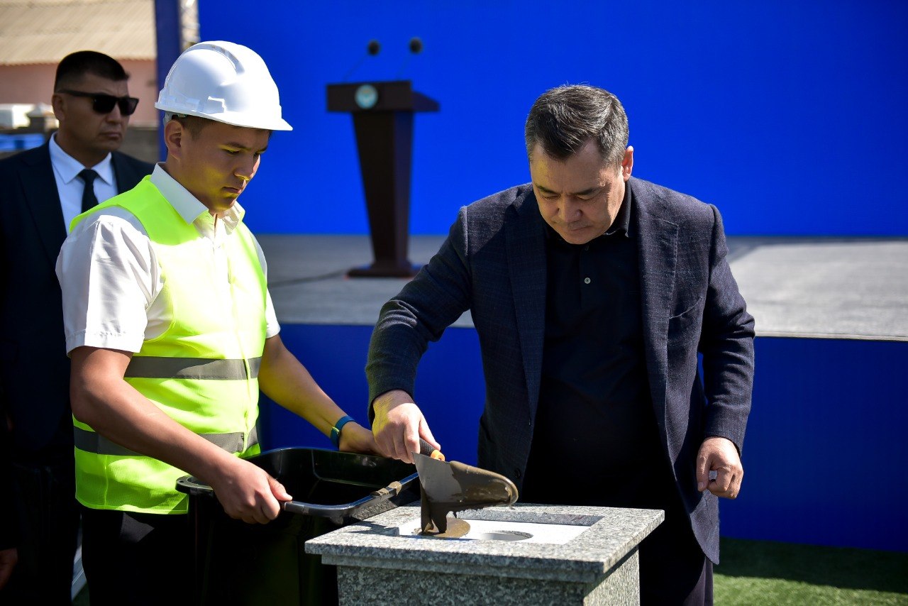 САДЫР ЖАПАРОВ: “2030-ЖЫЛГА ЧЕЙИН МЕКТЕП ТАРТЫШТЫГЫН ТОЛУК ЖОЁБУЗ”