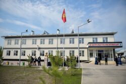 САДЫР ЖАПАРОВ: “2030-ЖЫЛГА ЧЕЙИН МЕКТЕП ТАРТЫШТЫГЫН ТОЛУК ЖОЁБУЗ”