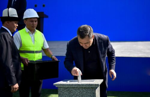 Президент Садыр Жапаров: Закладка фундаментов 10 школ — это большое событие не только для Оша, но и для всей страны