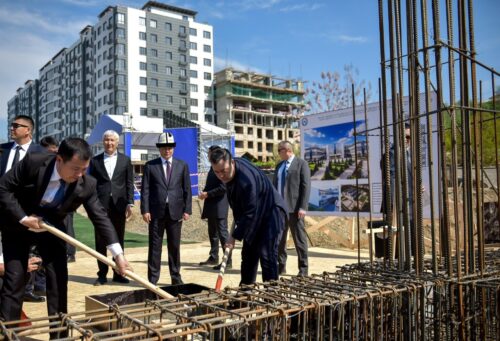 САДЫР ЖАПАРОВ: “2030-ЖЫЛГА ЧЕЙИН МЕКТЕП ТАРТЫШТЫГЫН ТОЛУК ЖОЁБУЗ”