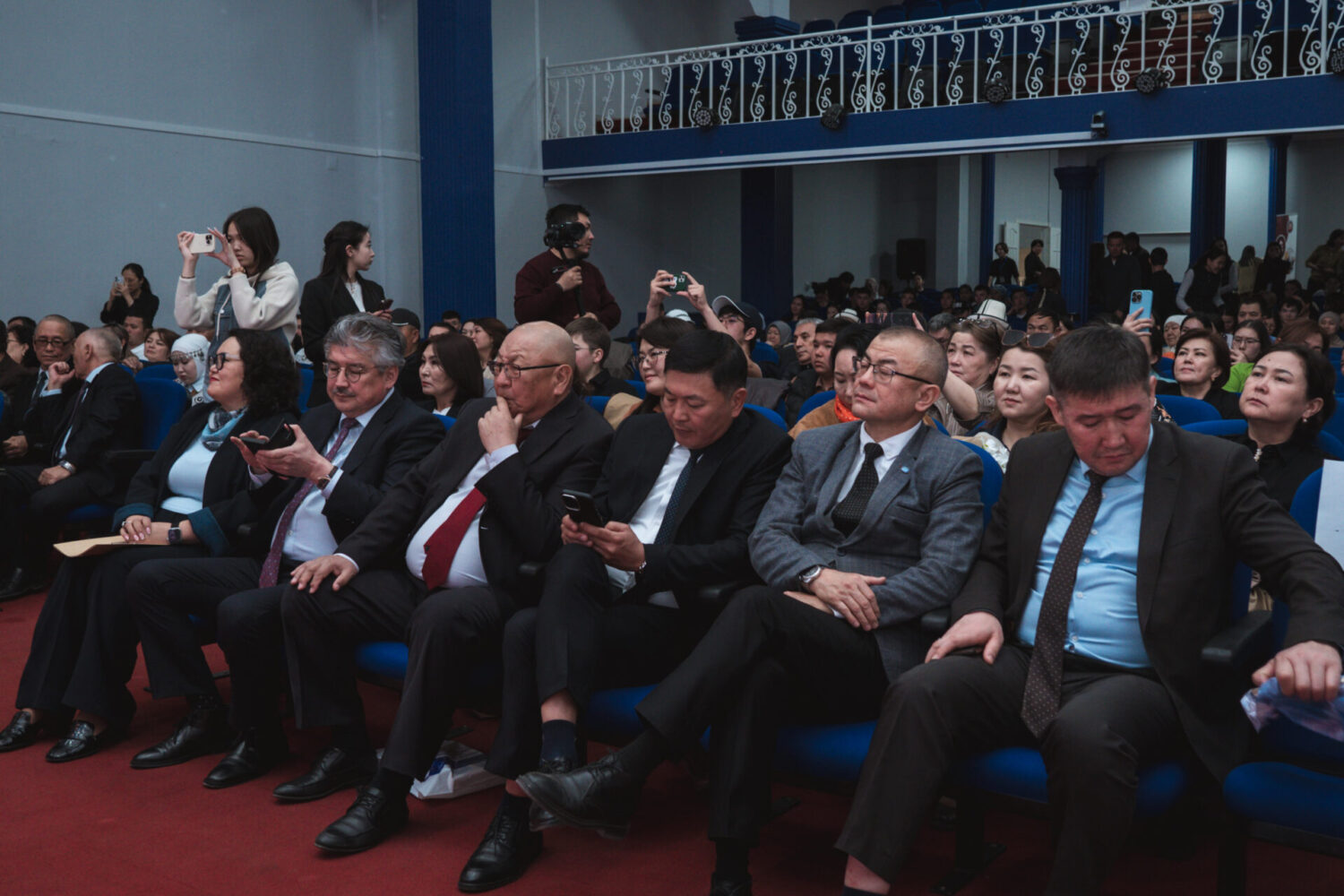 ALA-TOO PUBLISHING: АЭУ КЫРГЫЗСТАНДА БИРИНЧИ БОЛУП ӨЗҮНЧӨ БАСМА ҮЙҮН АЧТЫ