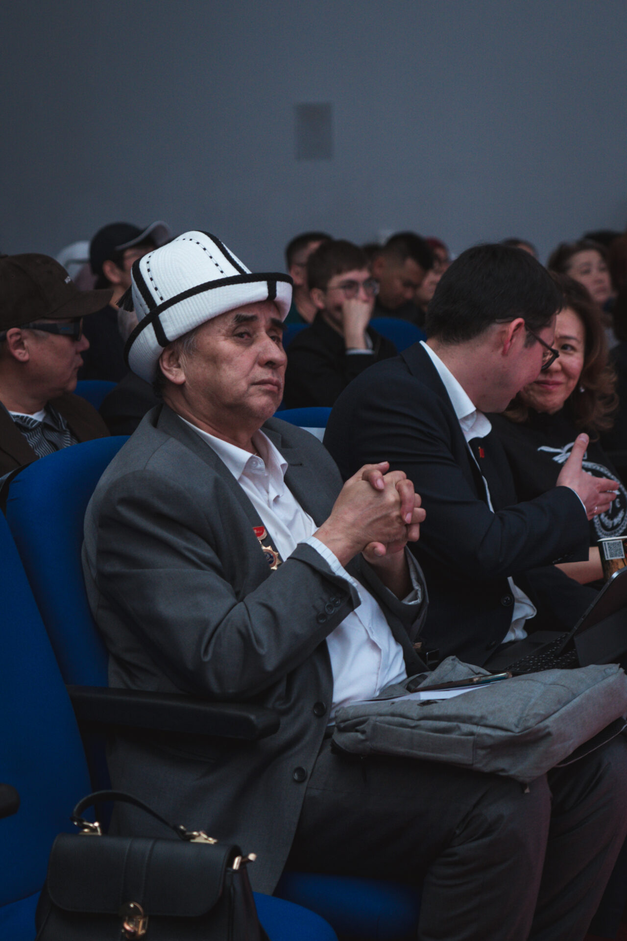 ALA-TOO PUBLISHING: АЭУ КЫРГЫЗСТАНДА БИРИНЧИ БОЛУП ӨЗҮНЧӨ БАСМА ҮЙҮН АЧТЫ