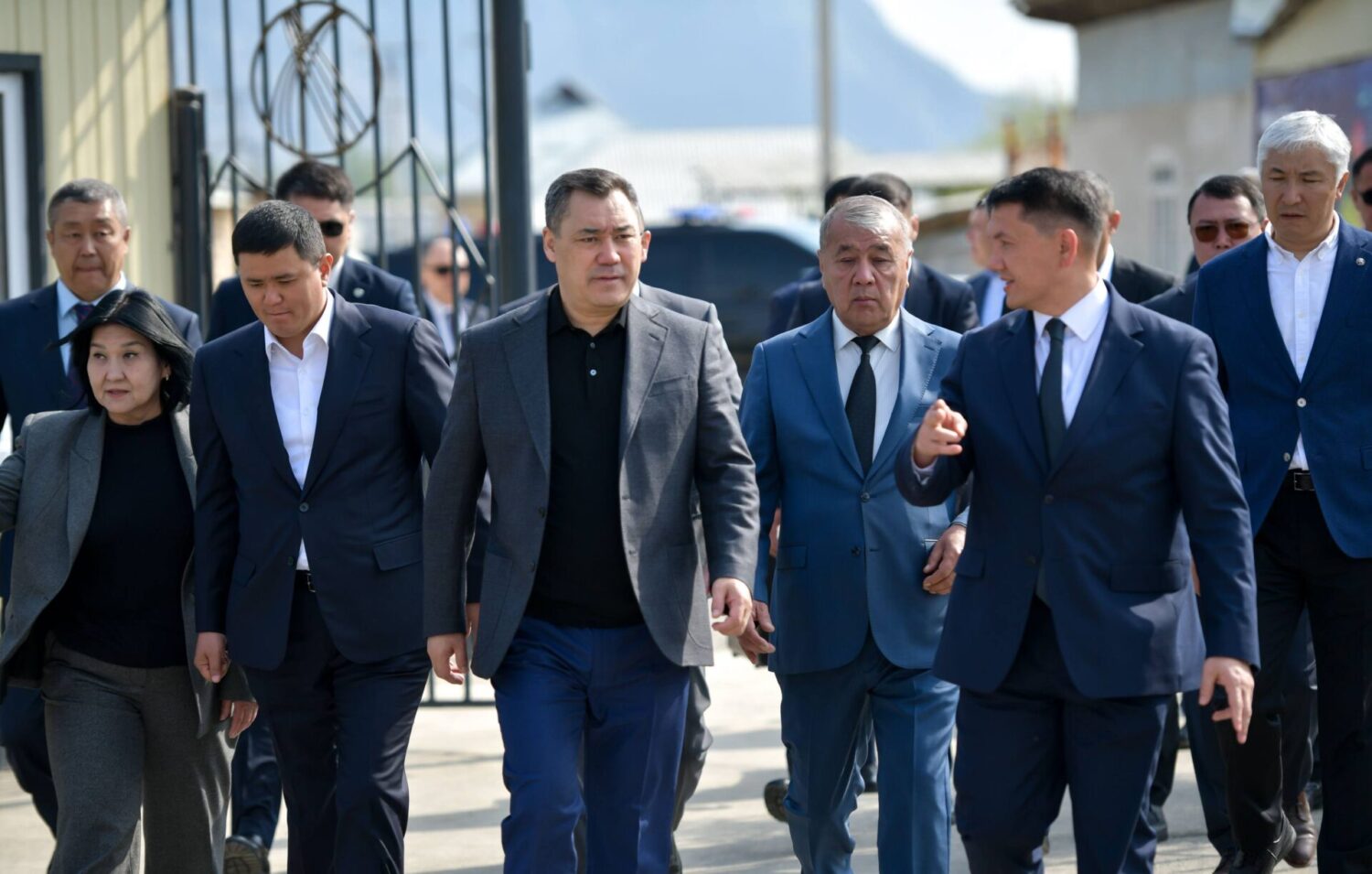 САДЫР ЖАПАРОВ: “2030-ЖЫЛГА ЧЕЙИН МЕКТЕП ТАРТЫШТЫГЫН ТОЛУК ЖОЁБУЗ”