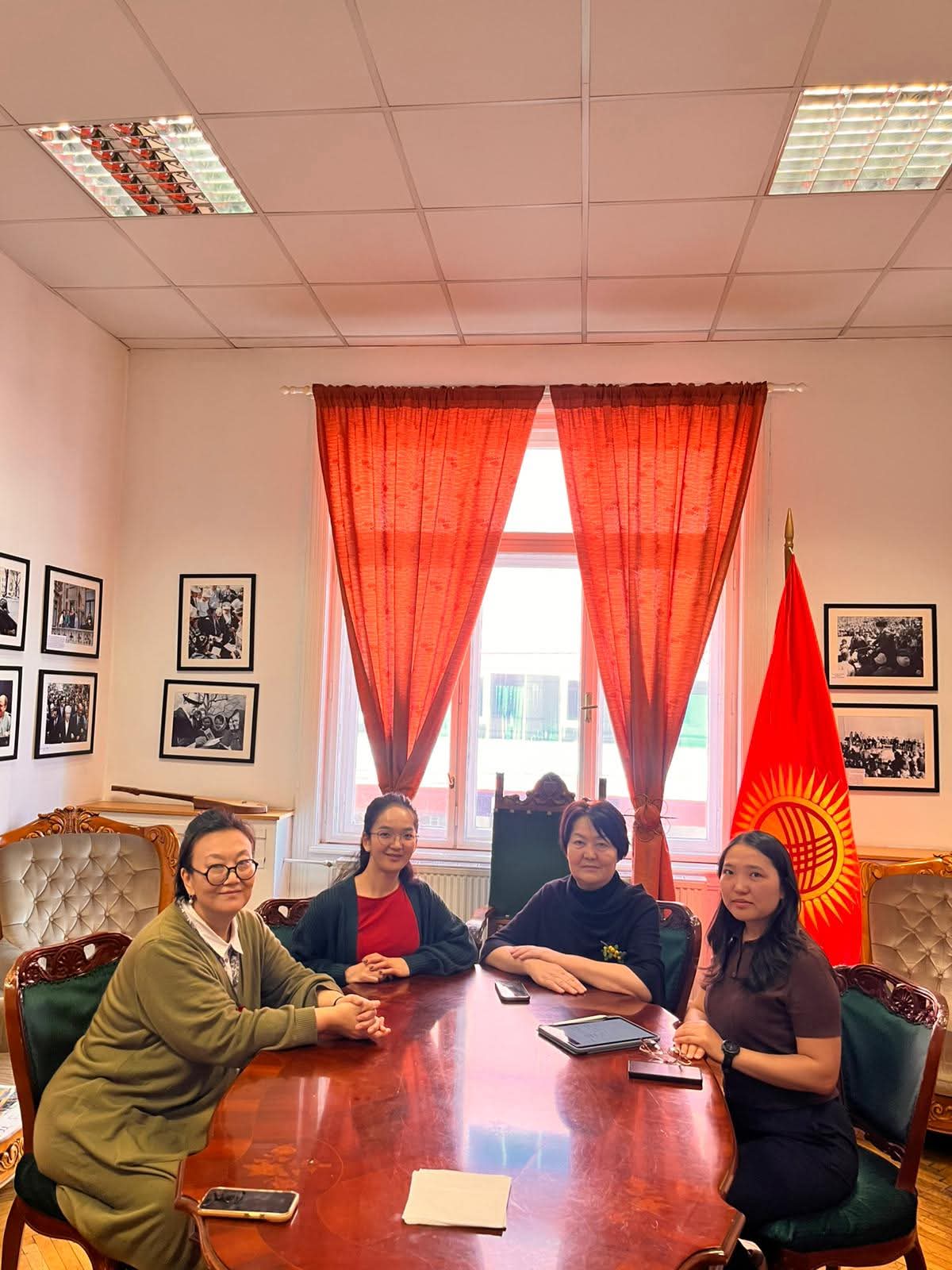 Министр Австриядагы мекендештерди Кыргызстандагы билим берүү тармагына иштөөгө чакырды