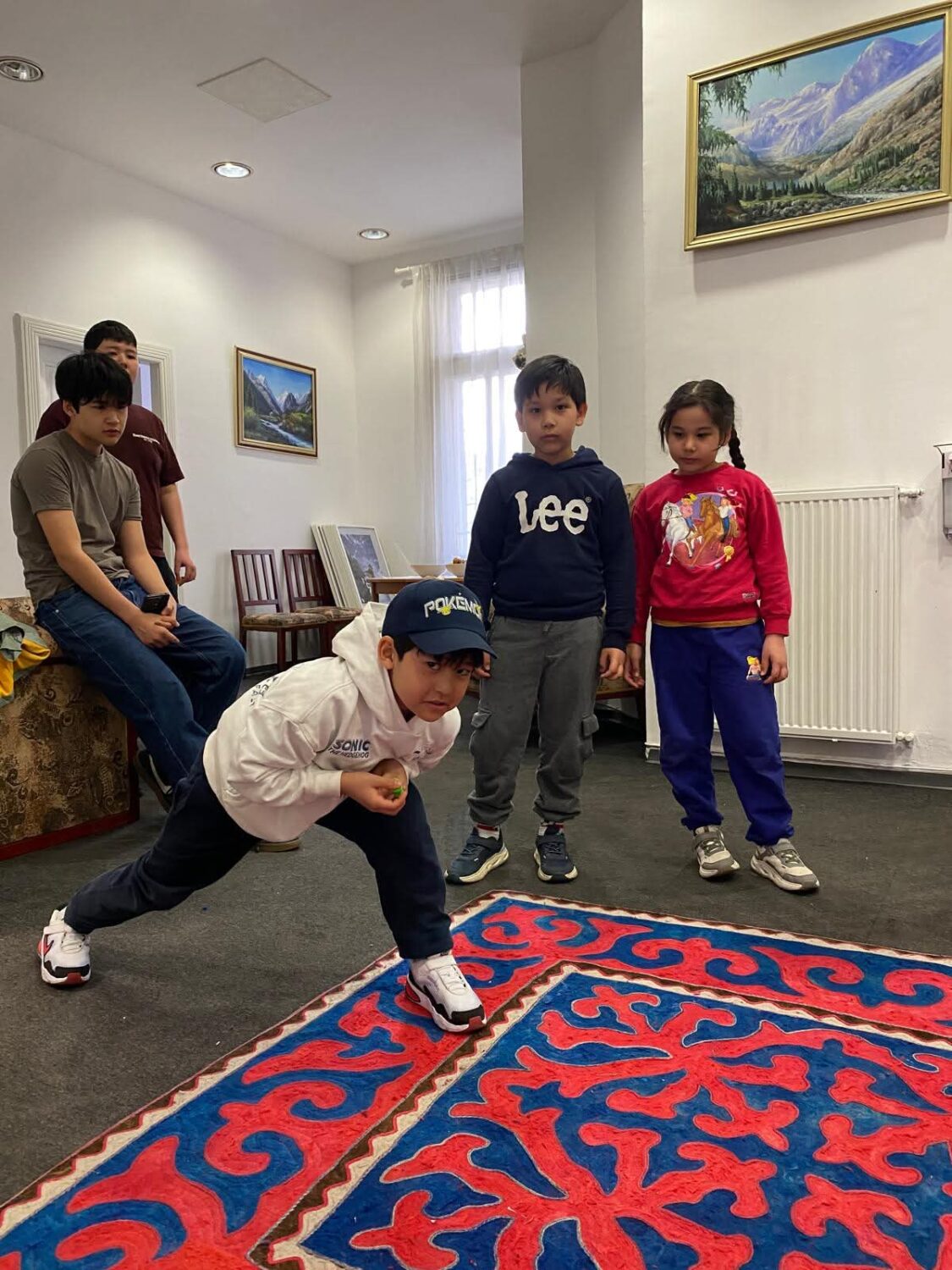 Министр Австриядагы мекендештерди Кыргызстандагы билим берүү тармагына иштөөгө чакырды