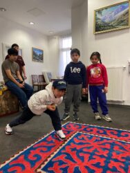 Министр Австриядагы мекендештерди Кыргызстандагы билим берүү тармагына иштөөгө чакырды