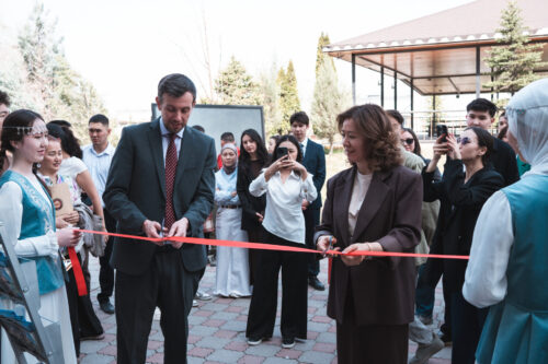 Кыргызстандагы биринчи циркулярдык инновациялар лабораториясы АЭУда ачылды