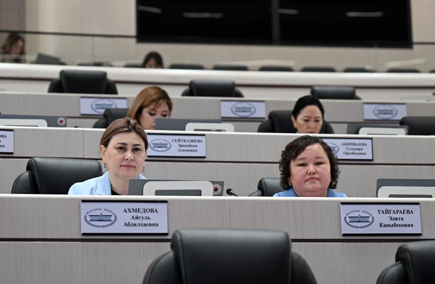 ЖОГОРКУ КЕҢЕШ МЕКТЕПКЕ ЧЕЙИНКИ БИЛИМ БЕРҮҮГӨ 6,36 МЛН ДОЛЛАРЛЫК ДОЛБООРДУ КОЛДОДУ