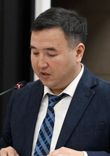 МУГАЛИМДЕРДИН АЙЛЫГЫНДАГЫ АЙЫРМА КЫСКАРТЫЛАТ