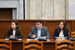 ТАРМАКТЫК КОМИТЕТ МЕКТЕПКЕ ЧЕЙИНКИ БИЛИМ БЕРҮҮНҮ КОЛДООГО БАГЫТТАЛГАН МАКУЛДАШУУЛАРДЫ ЖАКТЫРДЫ