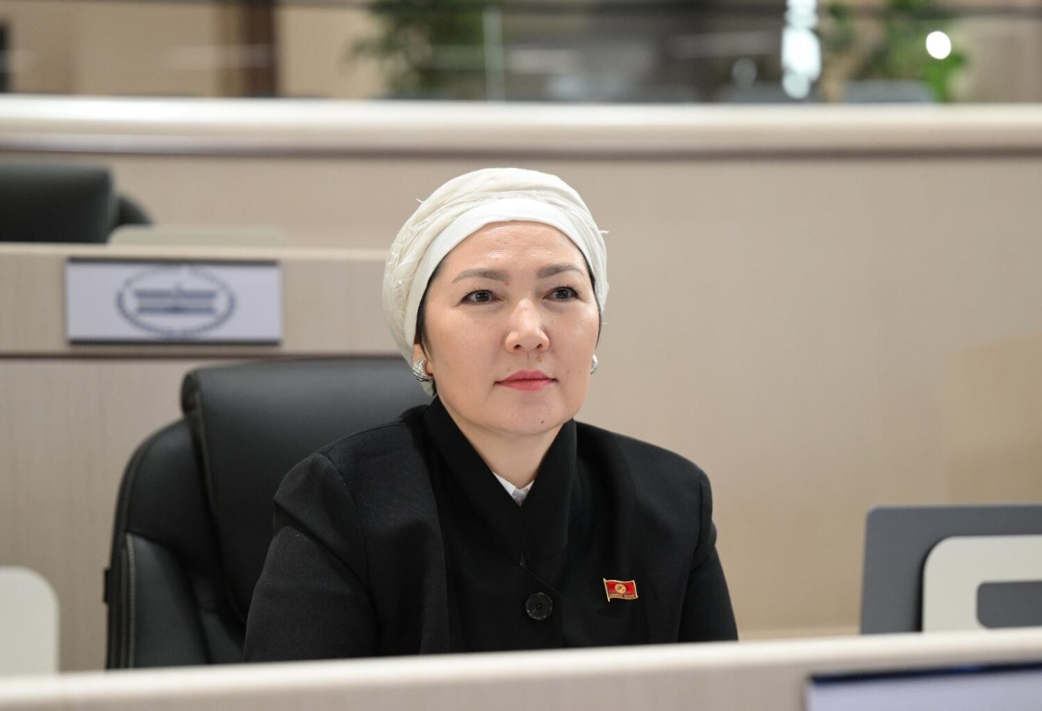 ЖОГОРКУ КЕҢЕШ МЕКТЕПКЕ ЧЕЙИНКИ БИЛИМ БЕРҮҮГӨ 6,36 МЛН ДОЛЛАРЛЫК ДОЛБООРДУ КОЛДОДУ