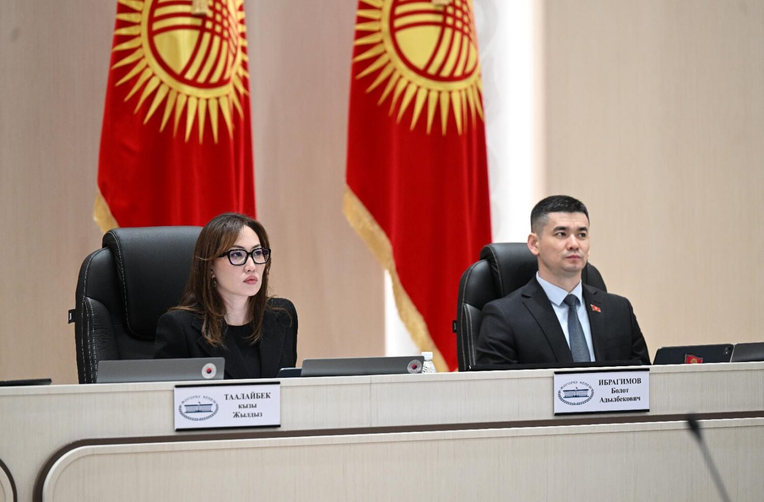 ЖОГОРКУ КЕҢЕШ МЕКТЕПКЕ ЧЕЙИНКИ БИЛИМ БЕРҮҮГӨ 6,36 МЛН ДОЛЛАРЛЫК ДОЛБООРДУ КОЛДОДУ