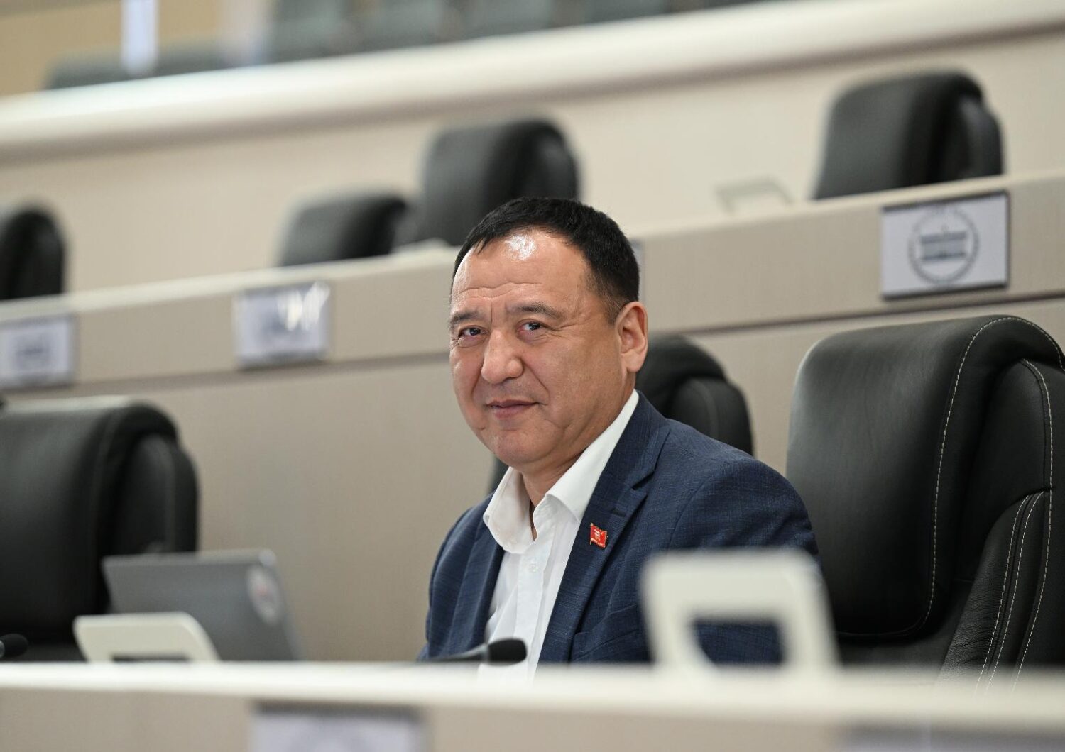 ЖОГОРКУ КЕҢЕШ МЕКТЕПКЕ ЧЕЙИНКИ БИЛИМ БЕРҮҮГӨ 6,36 МЛН ДОЛЛАРЛЫК ДОЛБООРДУ КОЛДОДУ