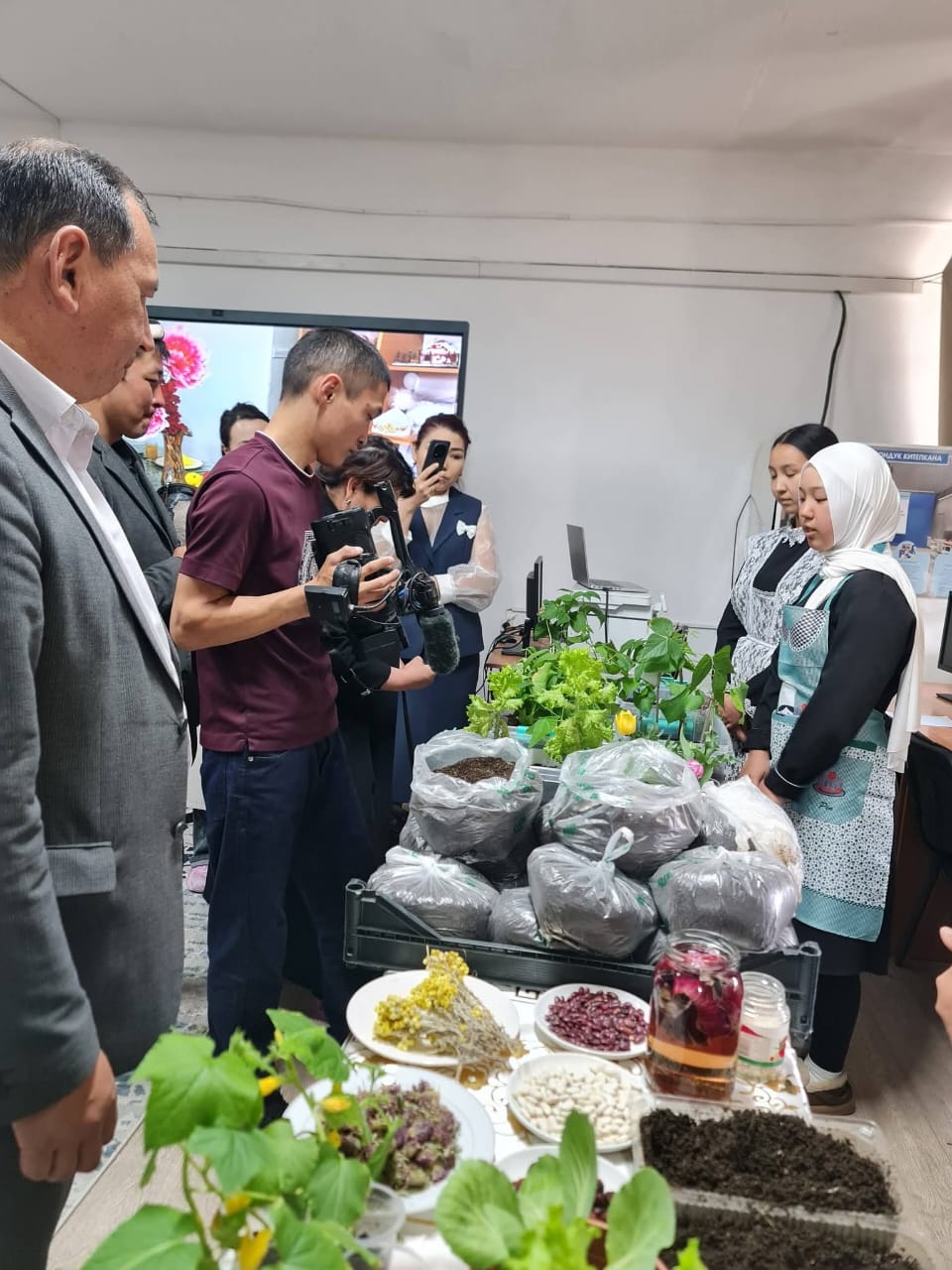 ТАЛАСТА ОКУУЧУЛАРДЫН ИННОВАЦИЯЛЫК ДОЛБООРЛОРУ КООМЧУЛУККА ТААНЫШТЫРЫЛДЫ