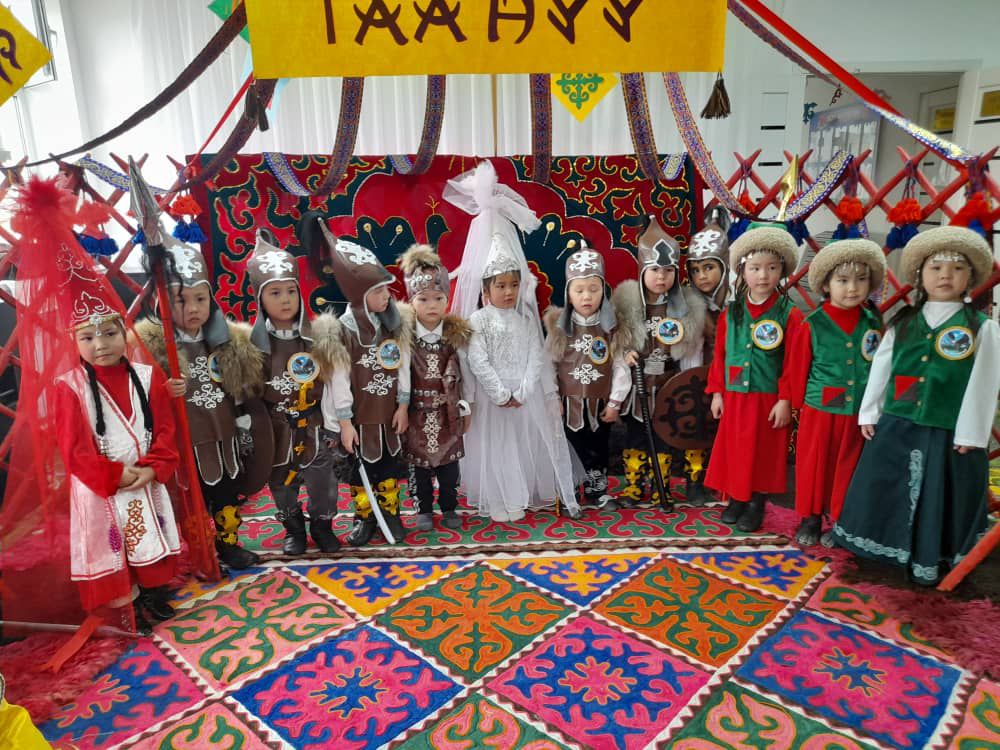 “МАНАС” ЭПОСУ МЕНЕН ӨСҮП КЕЛЕ ЖАТКАН АКЫЛДУУ МУУН