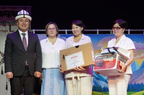 “МАНАС” ЭПОСУ МЕНЕН ӨСҮП КЕЛЕ ЖАТКАН АКЫЛДУУ МУУН