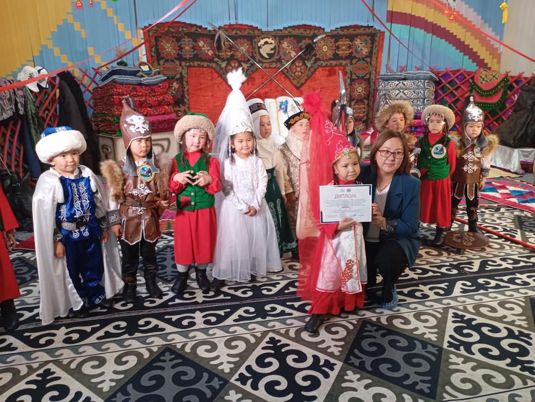 “МАНАС” ЭПОСУ МЕНЕН ӨСҮП КЕЛЕ ЖАТКАН АКЫЛДУУ МУУН