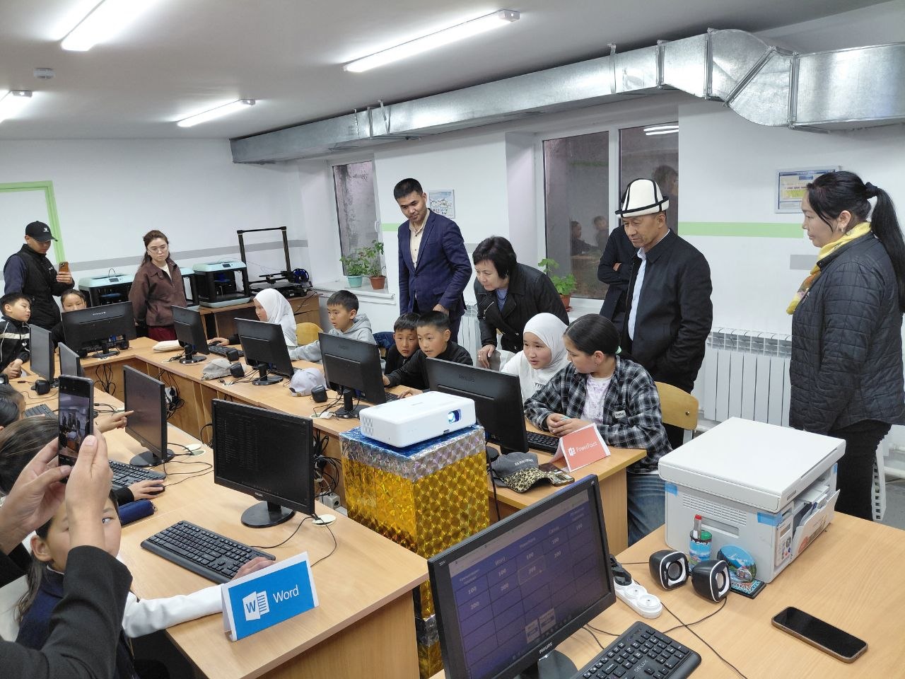 БИЛИМ БЕРҮҮНҮН ЖАҢЫ МҮМКҮНЧҮЛҮКТӨРҮ: «АЛТЫН ТҮЙҮН» ФИЛИАЛДАРЫ РЕГИОНДОРДУН КЕЛЕЧЕГИН КАНТИП ӨЗГӨРТҮҮДӨ