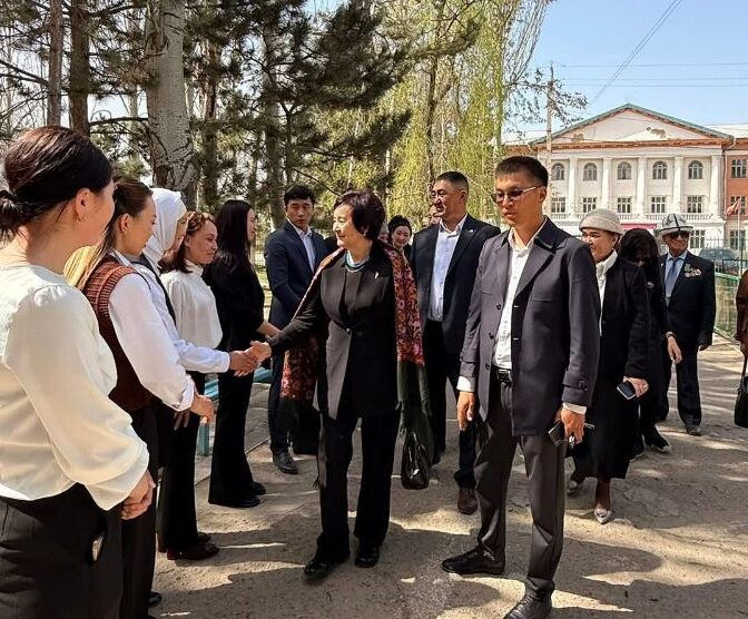 БИЛИМ БЕРҮҮНҮН ЖАҢЫ МҮМКҮНЧҮЛҮКТӨРҮ: «АЛТЫН ТҮЙҮН» ФИЛИАЛДАРЫ РЕГИОНДОРДУН КЕЛЕЧЕГИН КАНТИП ӨЗГӨРТҮҮДӨ