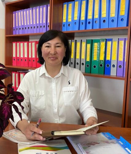 12 ЖЫЛДЫК БИЛИМ БЕРҮҮ: ДҮЙНӨГӨ ЖОЛ АЧКАН АНГЛИС ТИЛИ