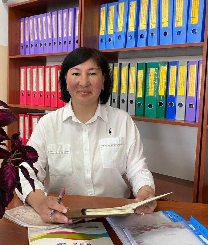 12 ЖЫЛДЫК БИЛИМ БЕРҮҮ: ДҮЙНӨГӨ ЖОЛ АЧКАН АНГЛИС ТИЛИ