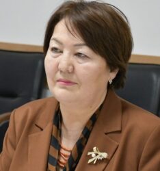 МУГАЛИМГЕ КОЛ КӨТӨРҮҮ — КЕЛЕЧЕККЕ КОЛ КӨТӨРҮҮ