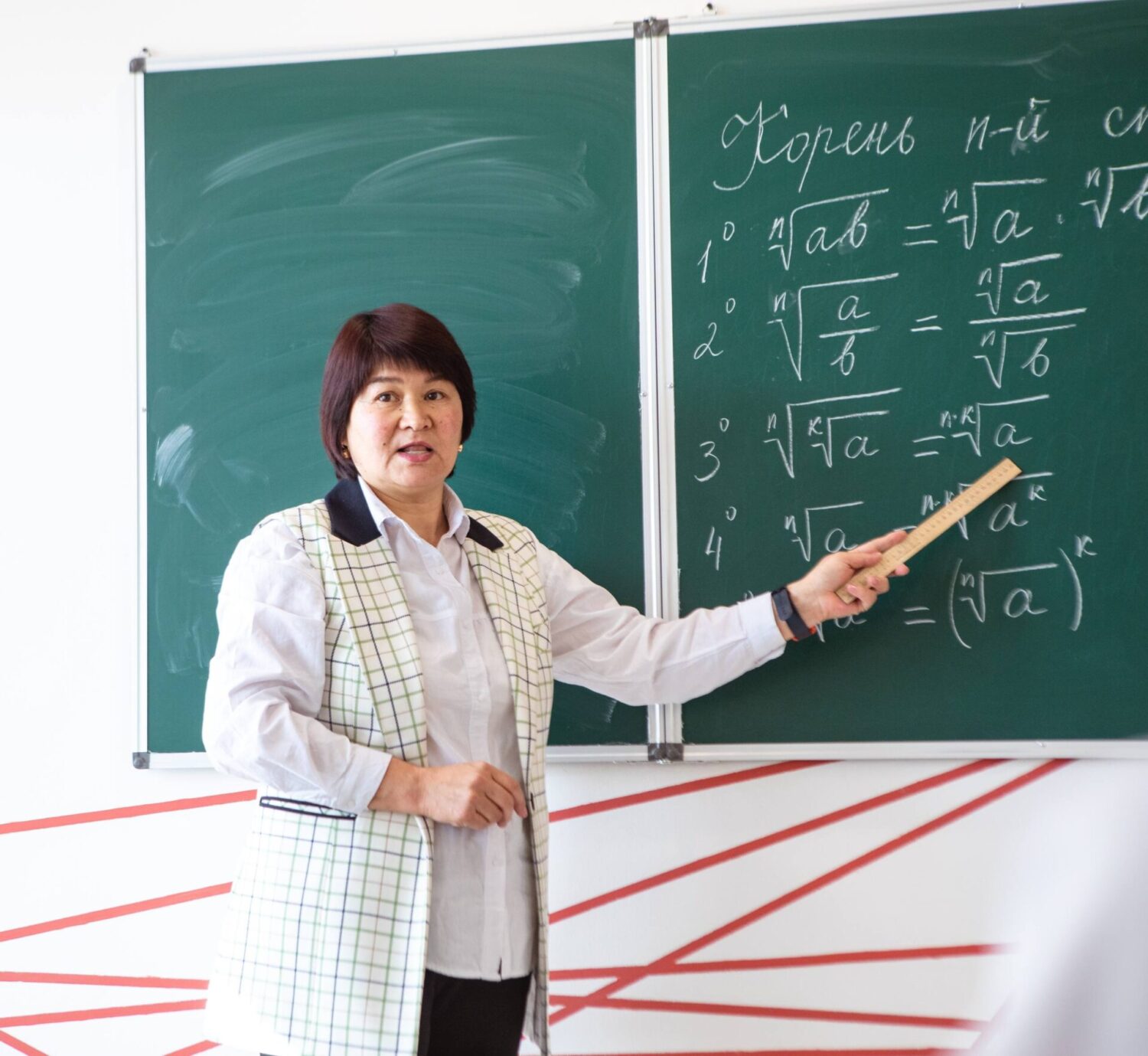 12 ЖЫЛДЫК БИЛИМ БЕРҮҮ: МҮМКҮНЧҮЛҮК БАР, БИРОК СИСТЕМАЛУУ КАДАМ ТАЛАП КЫЛЫНАТ