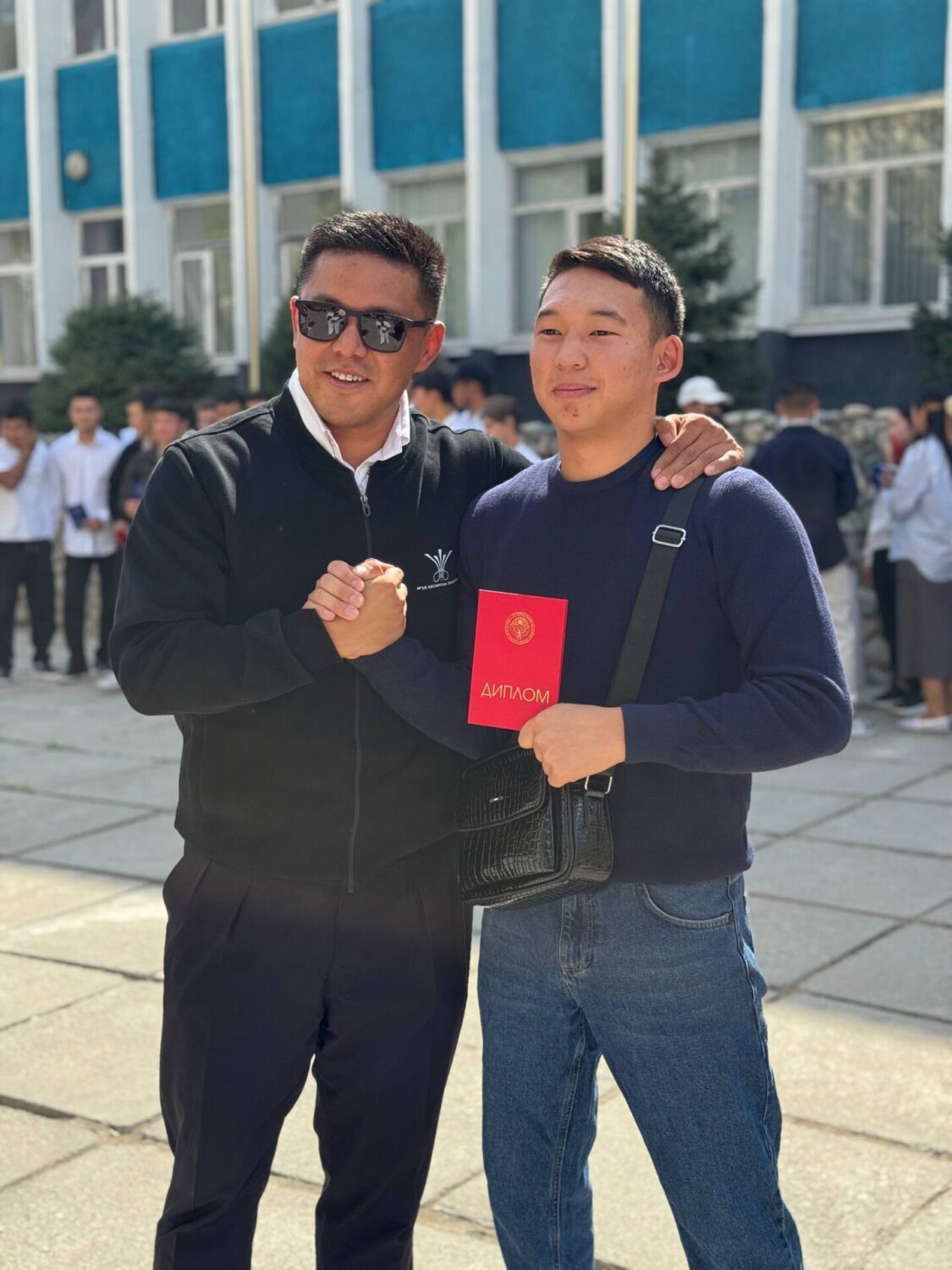 12 ЖЫЛДЫК БИЛИМ БЕРҮҮ: МҮМКҮНЧҮЛҮК БАР, БИРОК СИСТЕМАЛУУ КАДАМ ТАЛАП КЫЛЫНАТ