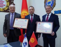 КӨЭАУга 29 жыл: мурдагы ректорлор сыйланды