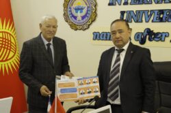 КӨЭАУга 29 жыл: мурдагы ректорлор сыйланды