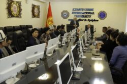 КӨЭАУга 29 жыл: мурдагы ректорлор сыйланды