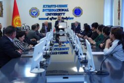 КӨЭАУга 29 жыл: мурдагы ректорлор сыйланды