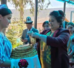 БИЛИМ АРКЫЛУУ ДОСТУК ЖАНА ӨНҮГҮҮ