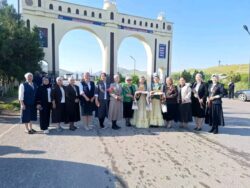 БИЛИМ АРКЫЛУУ ДОСТУК ЖАНА ӨНҮГҮҮ