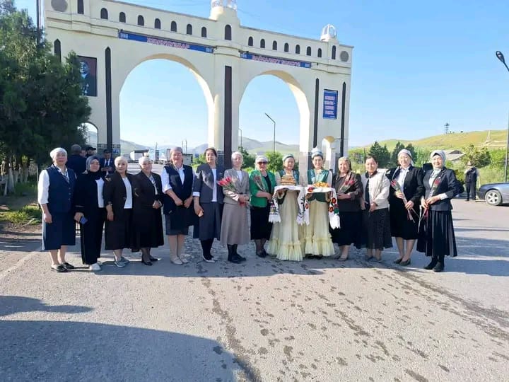 БИЛИМ АРКЫЛУУ ДОСТУК ЖАНА ӨНҮГҮҮ