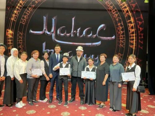 «МАНАС» РУХУ ЖАШТАРДЫ ЖЕҢИШКЕ ЖЕТКИРДИ