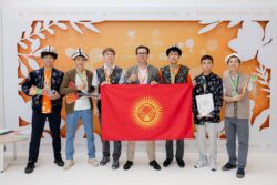 КЫРГЫЗСТАНДЫК ОКУУЧУЛАР РЕКОРДДУК МЕДАЛДАРГА ЭЭ БОЛУШТУ