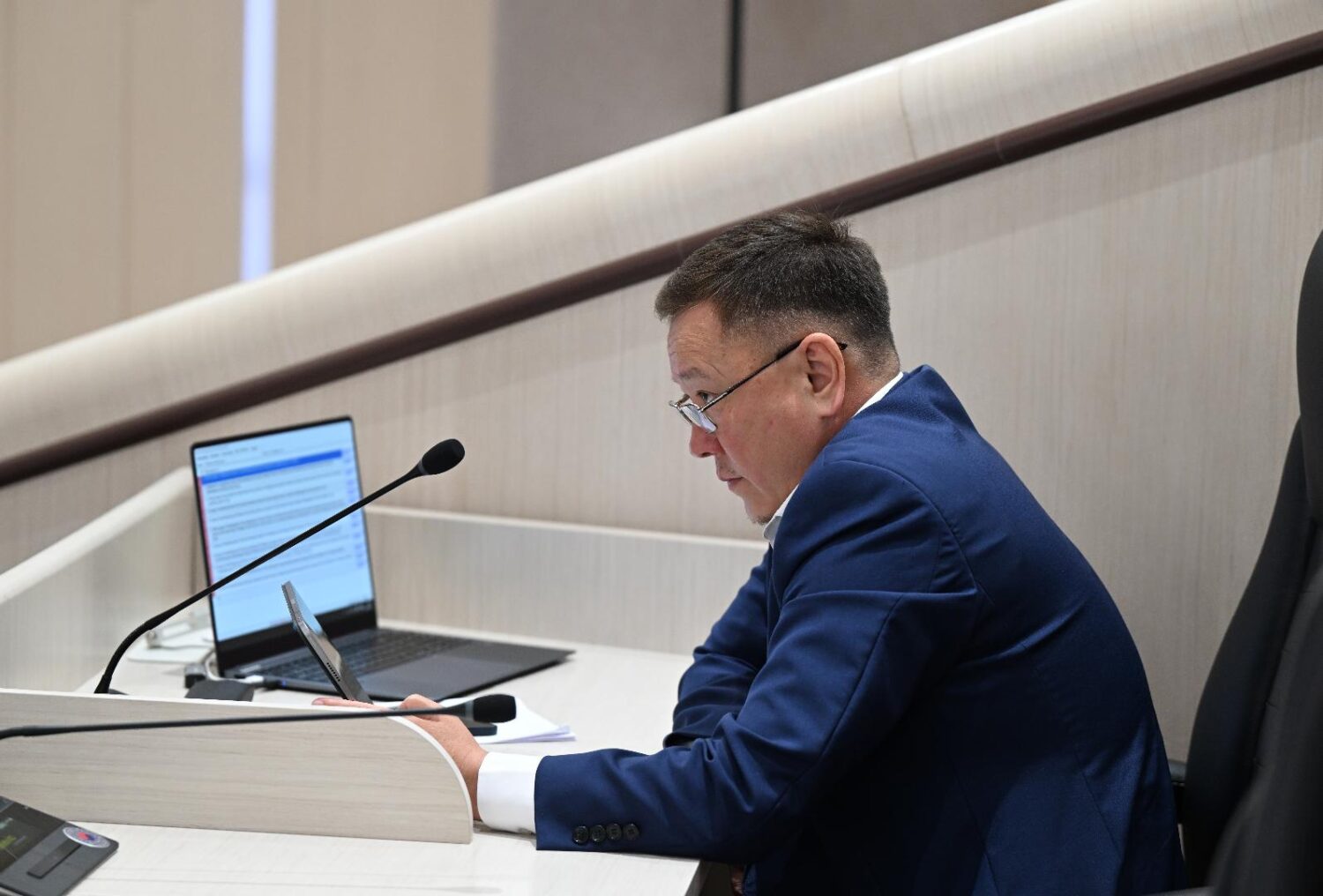 ЖОГОРКУ КЕҢЕШ БАЛА БАКЧАЛАРДЫ ӨНҮКТҮРҮҮГӨ 6 МЛН ДОЛЛАРДАН АШЫК КАРАЖАТ БӨЛҮҮНҮ КОЛДОДУ