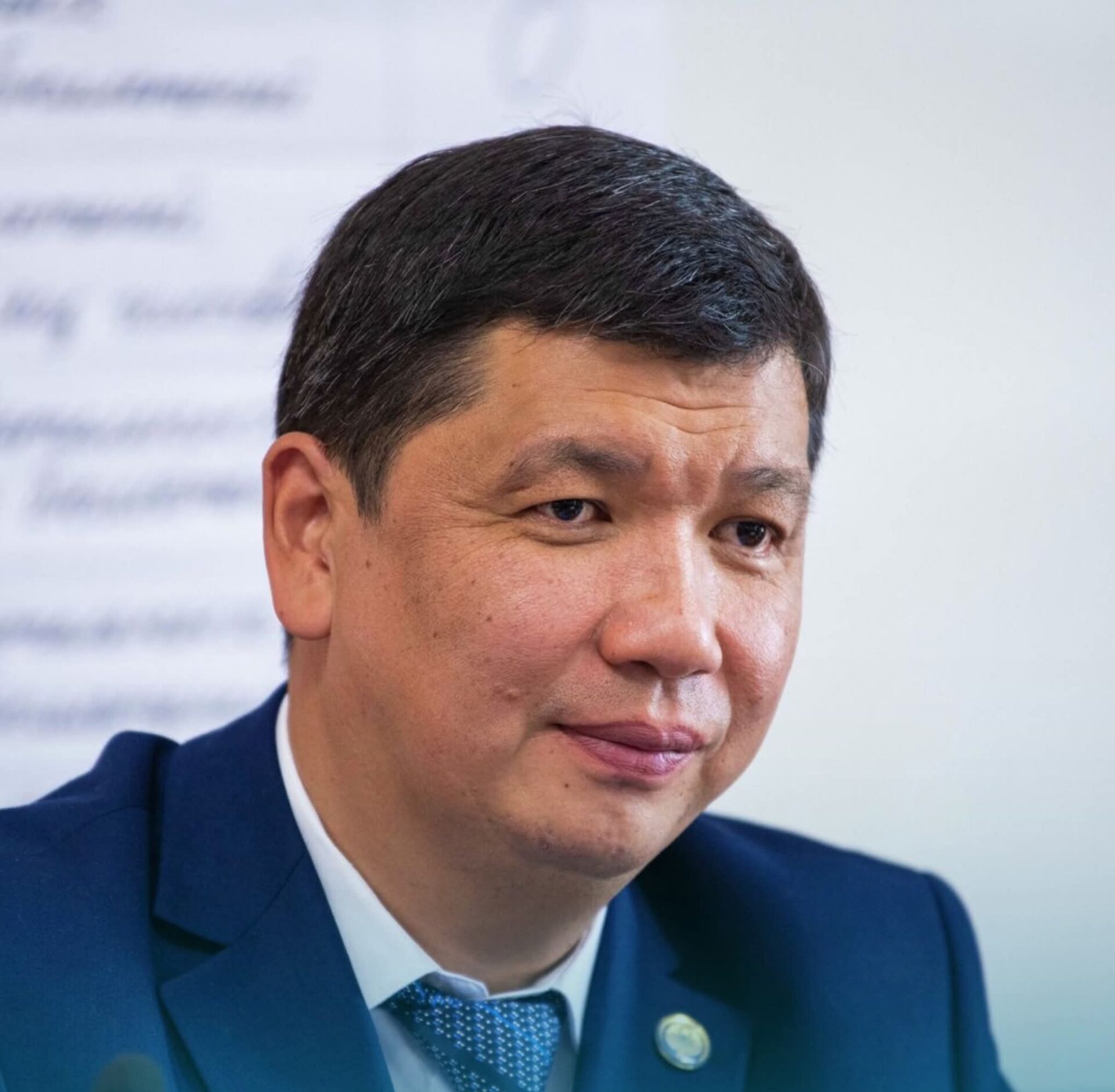 ДООР ӨЗГӨРТКӨН БИЛИМ: БИШКЕКТЕ 33 МЕКТЕП САЛЫНАТ