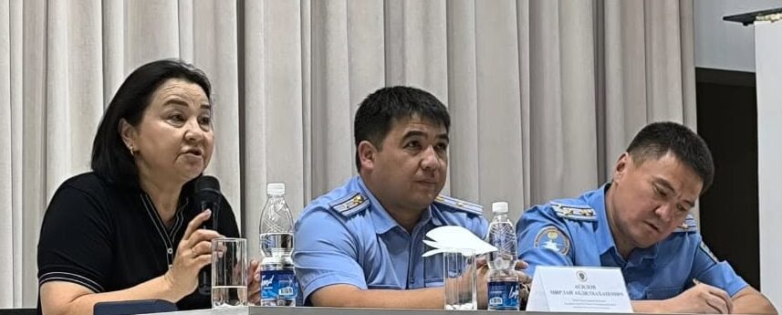 КОРРУПЦИЯСЫЗ МЕКТЕП: БИШКЕКТЕ ТАРБИЯ ИШТЕРИ БОЮНЧА ДИРЕКТОРДУН ОРУН БАСАРЛАРЫ МЕНЕН КЕҢЕШМЕ ӨТТҮ